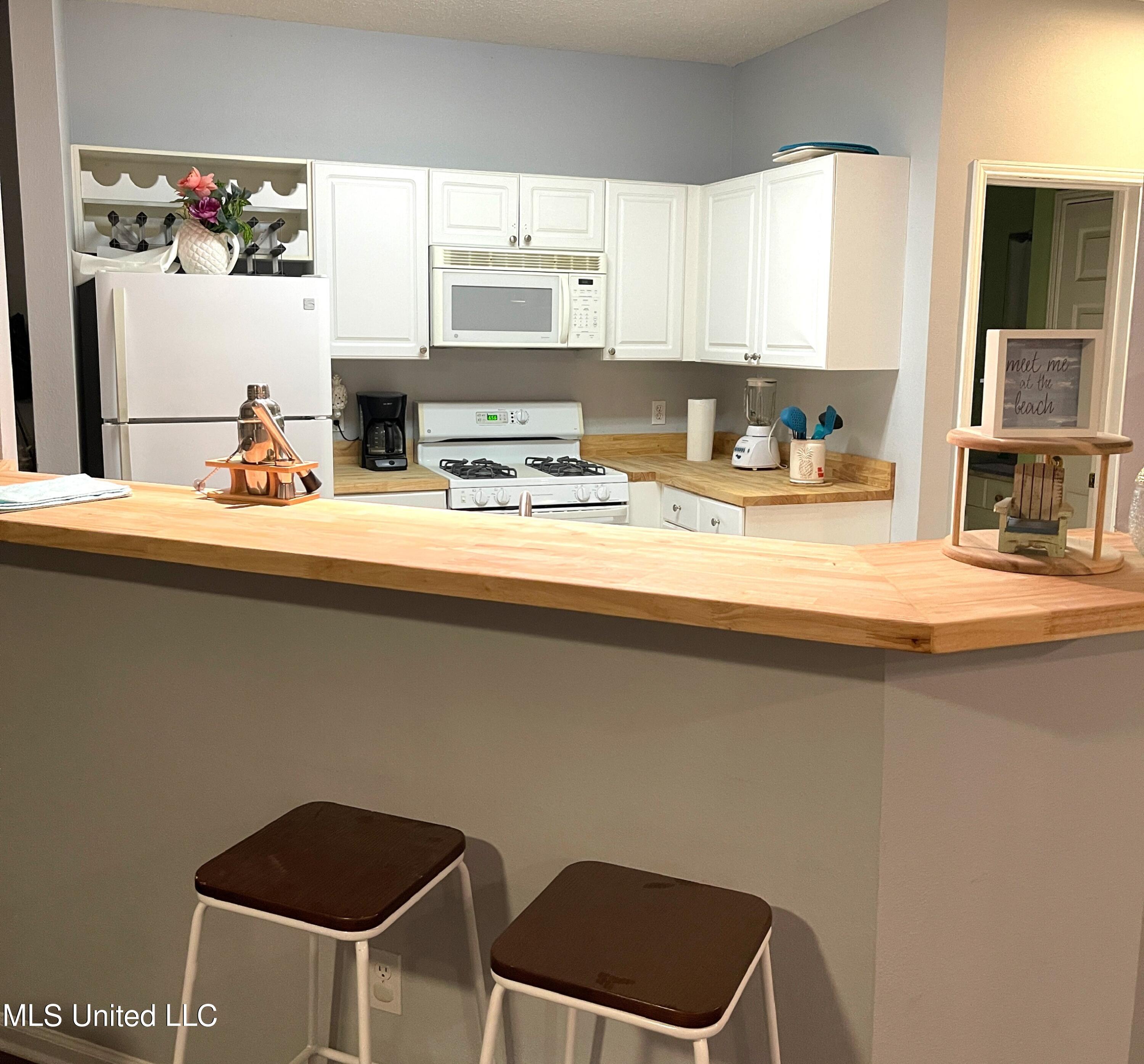 2252 Beach Drive Property Photo 9