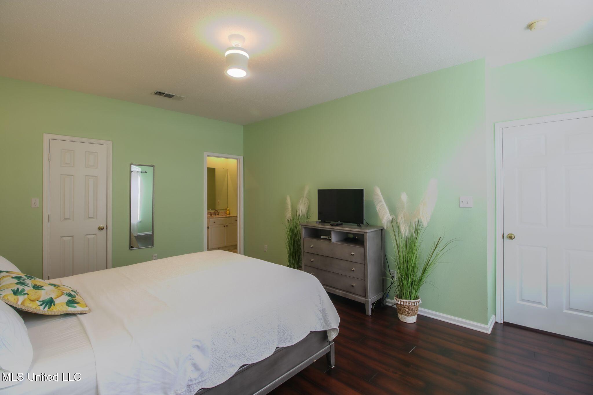 2252 Beach Drive Property Photo 17