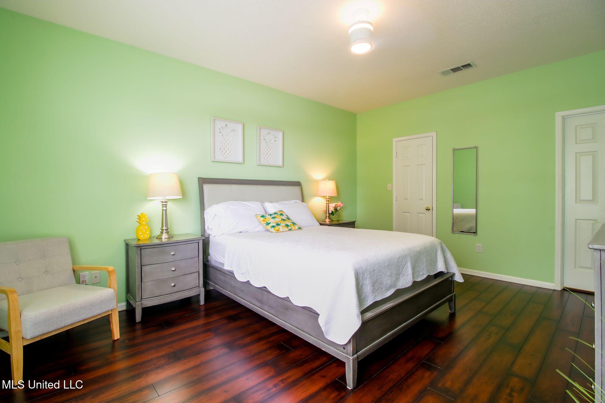 2252 Beach Drive Property Photo 18