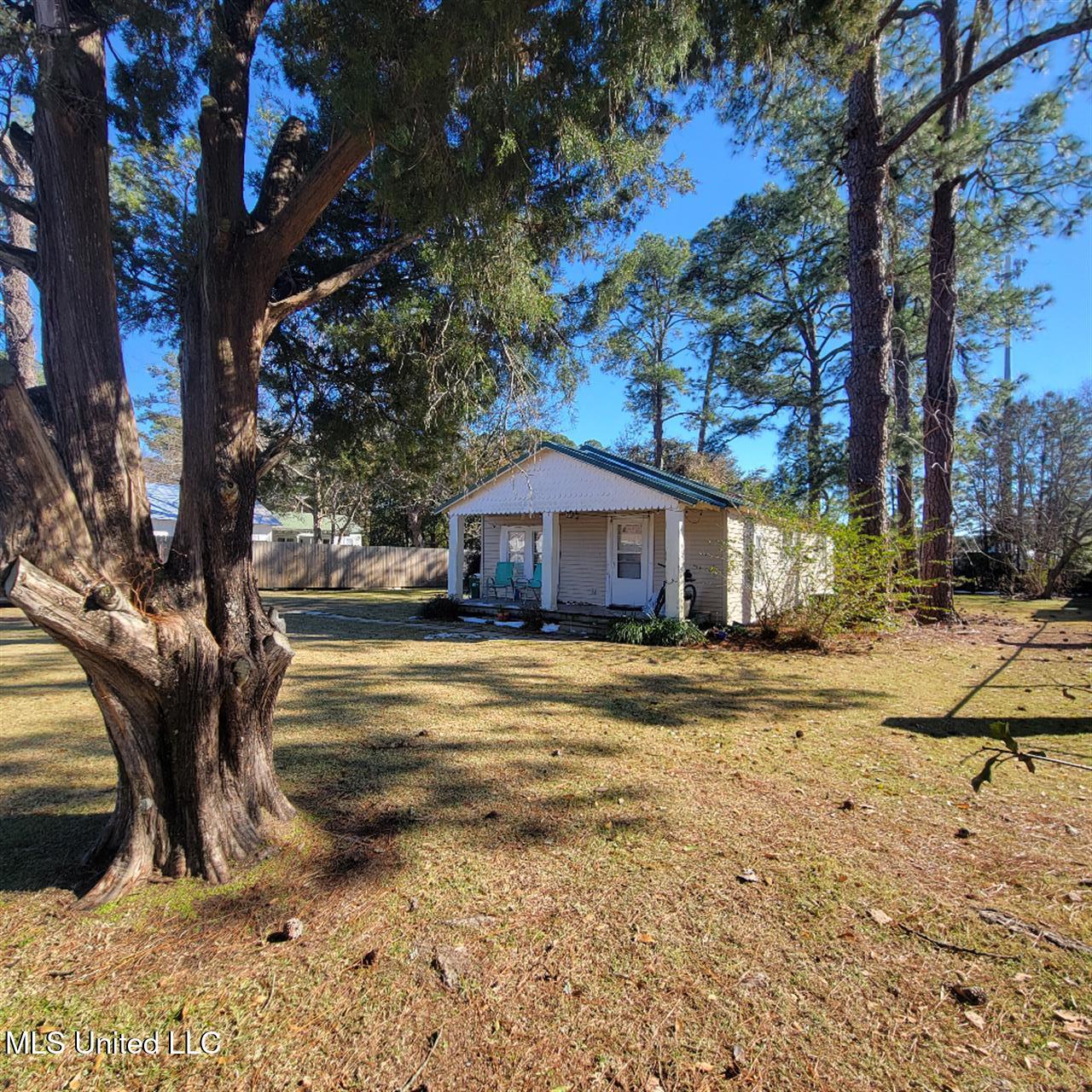 15917 Van Eaton Circle Property Photo 3