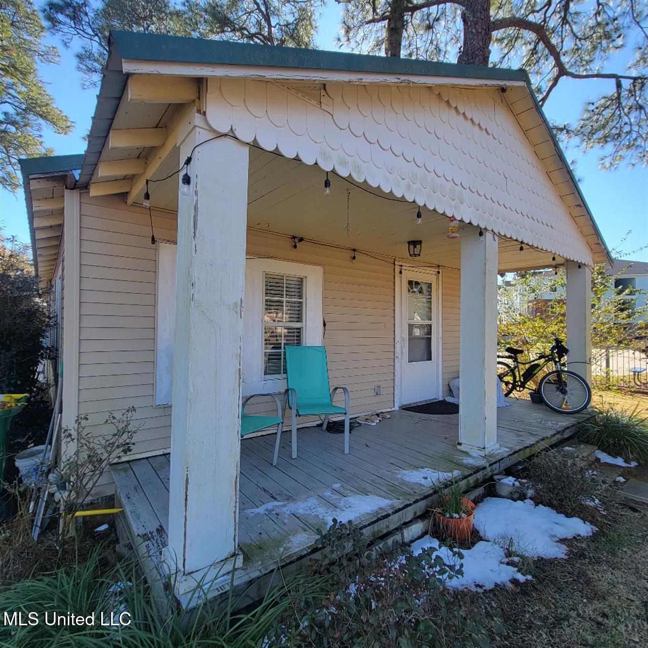 15917 Van Eaton Circle Property Photo 4