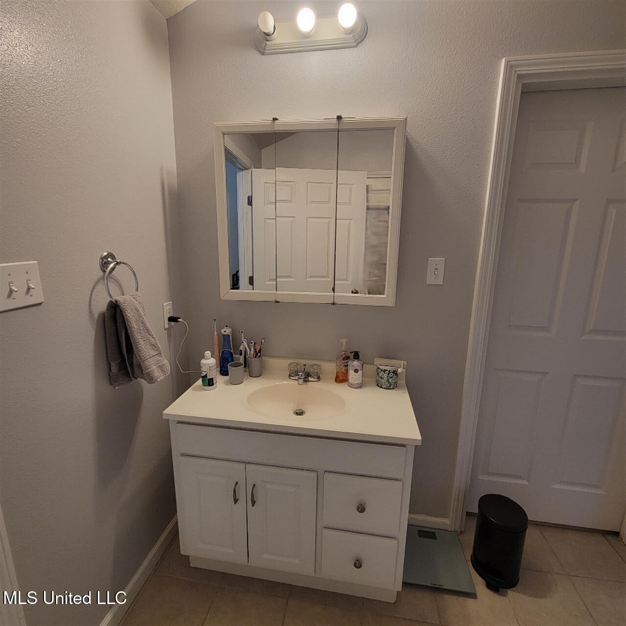 15917 Van Eaton Circle Property Photo 18