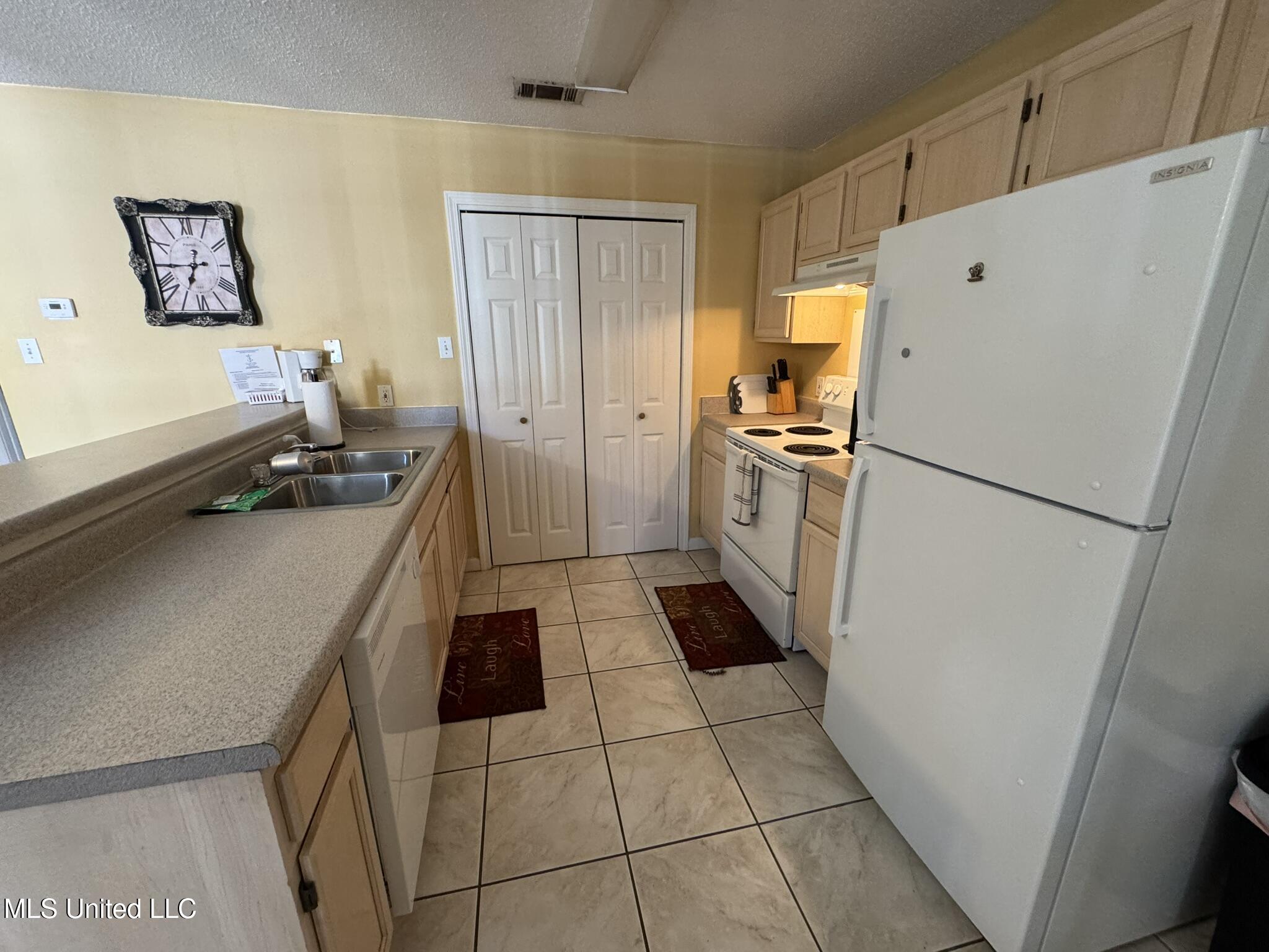 5080 Gautier Vancleave Road Property Photo 4