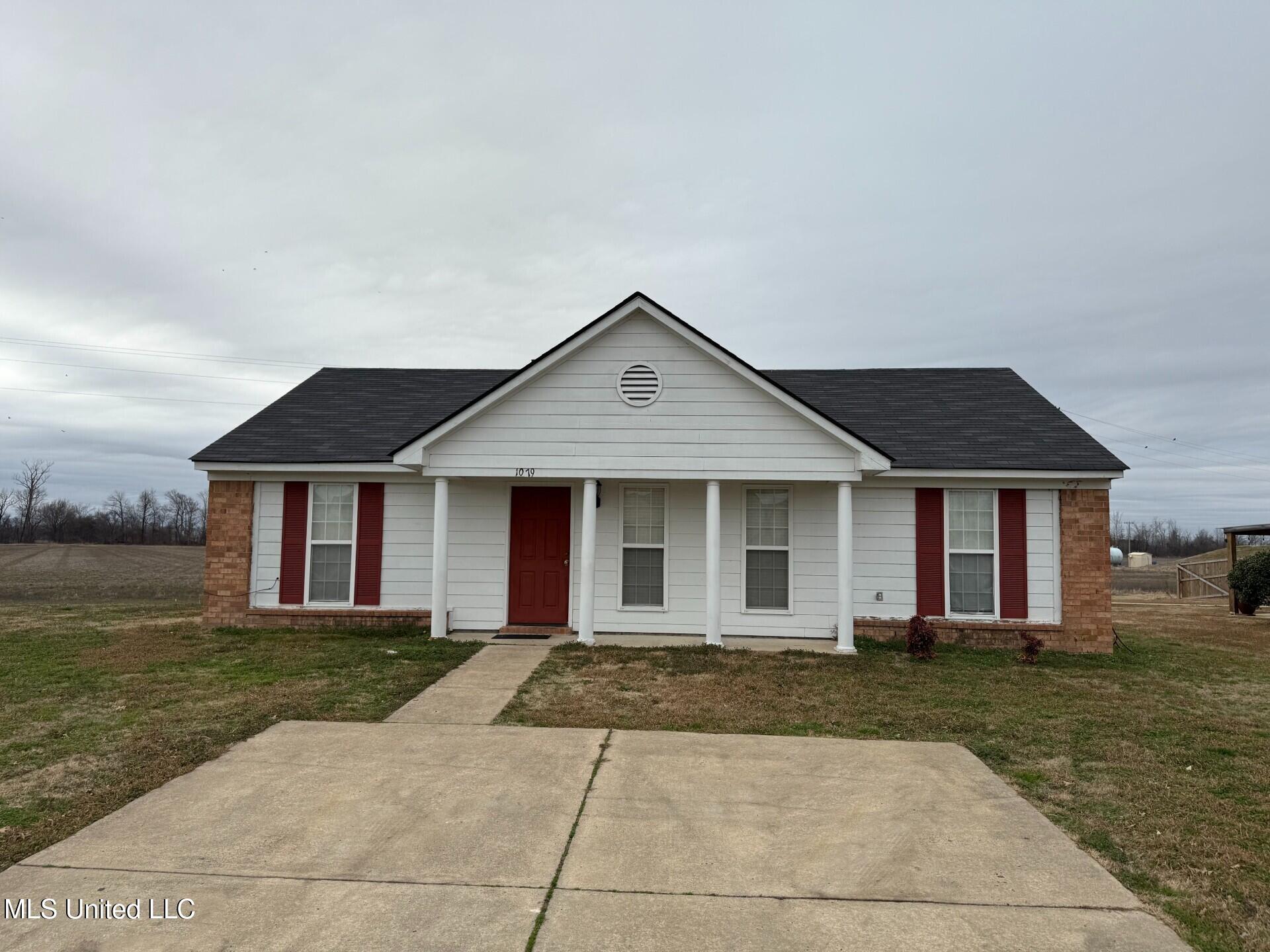 1079 W Meadows Lake Circle Property Photo 1