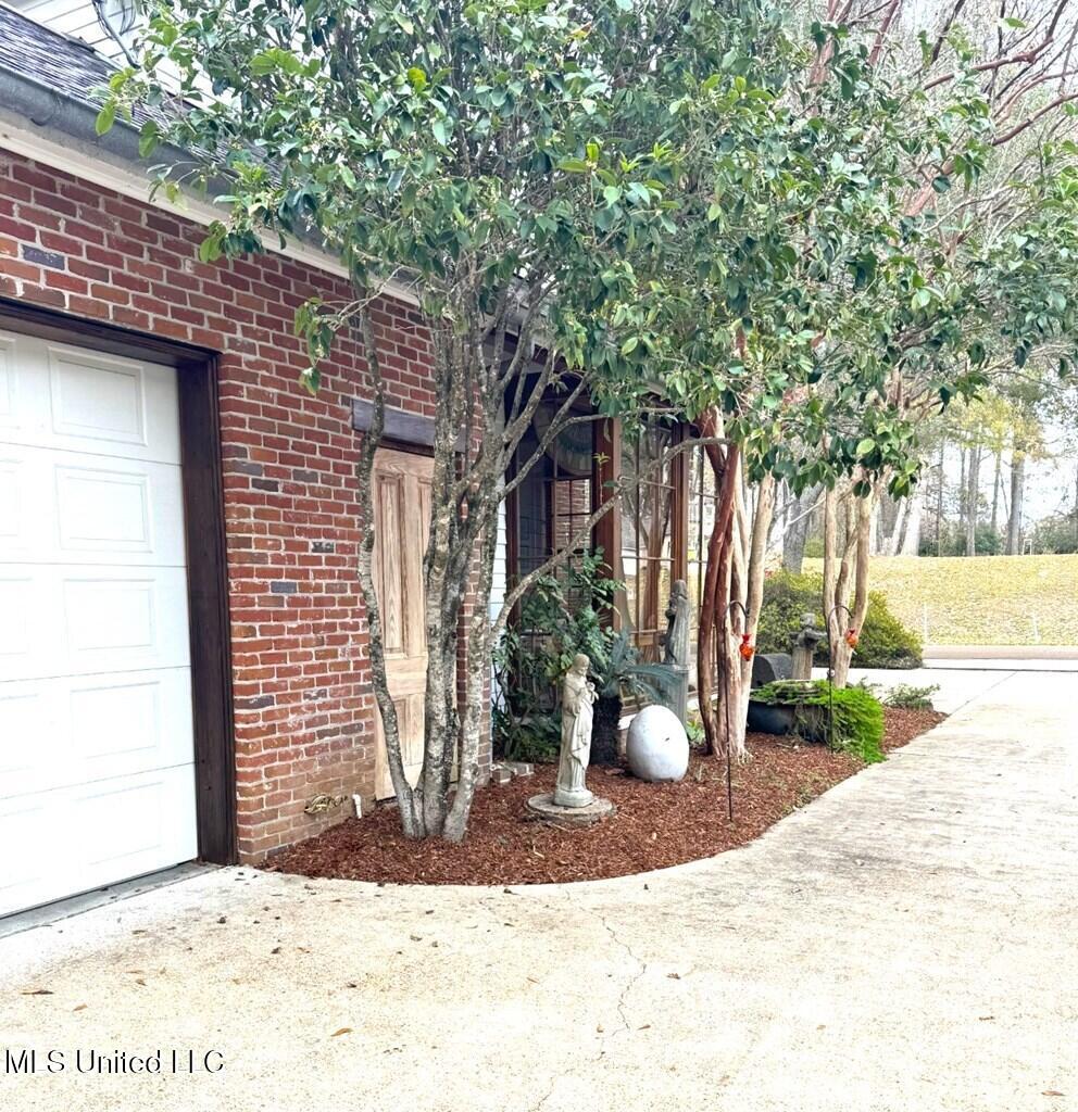 48 Fairway Drive Property Photo 5