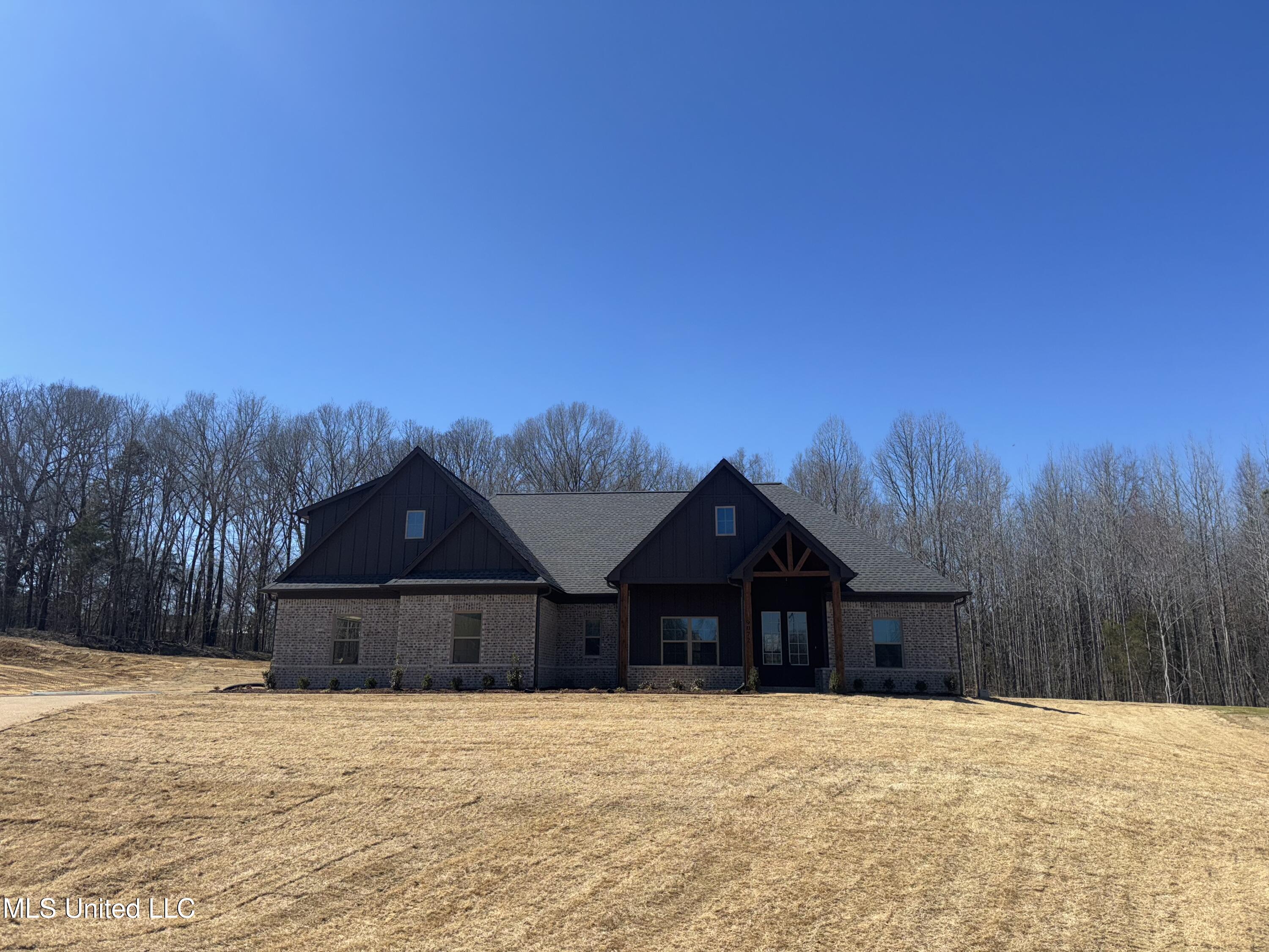 9072 Treadway Creek Drive Property Photo 1