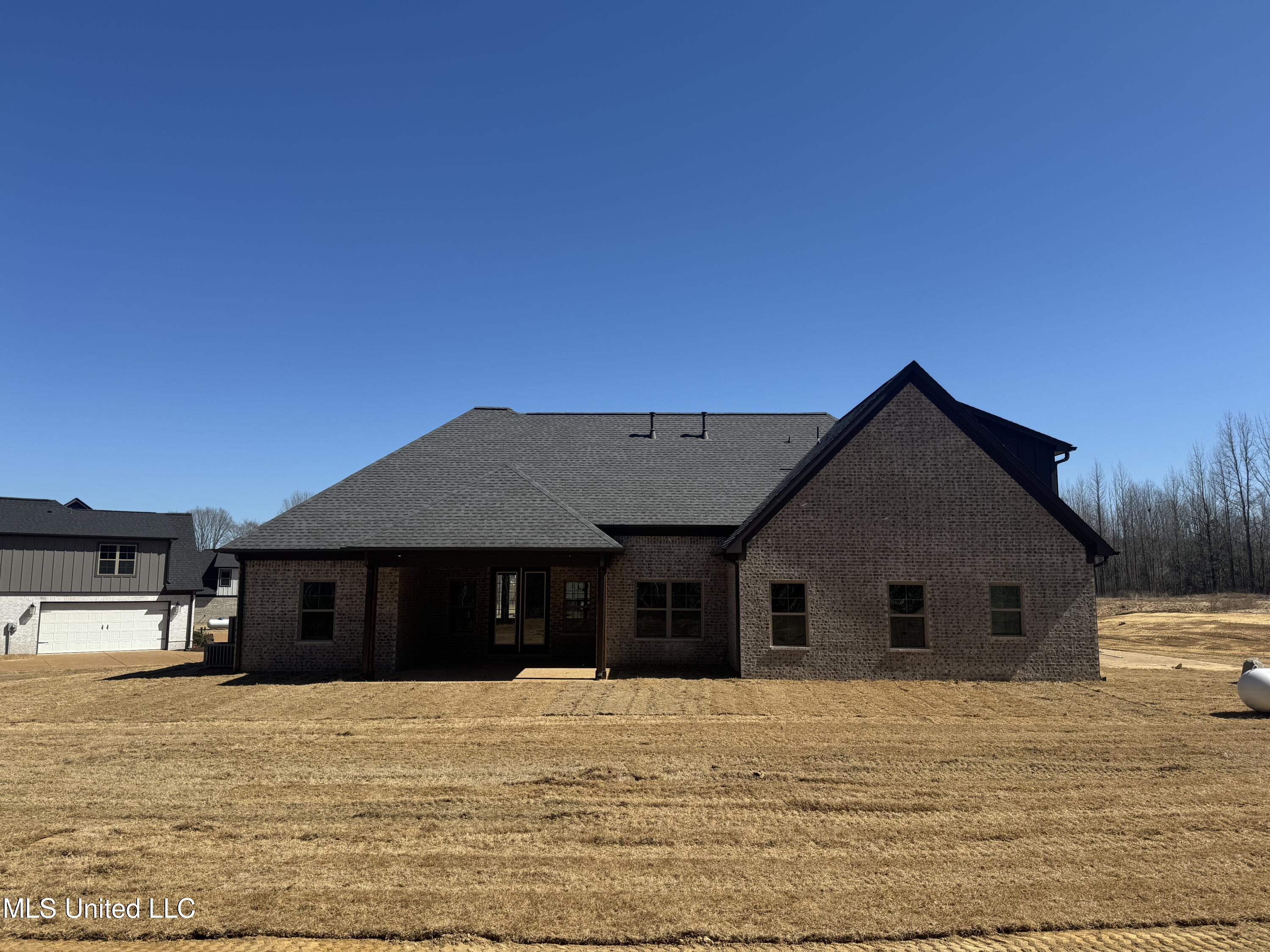 9072 Treadway Creek Drive Property Photo 3