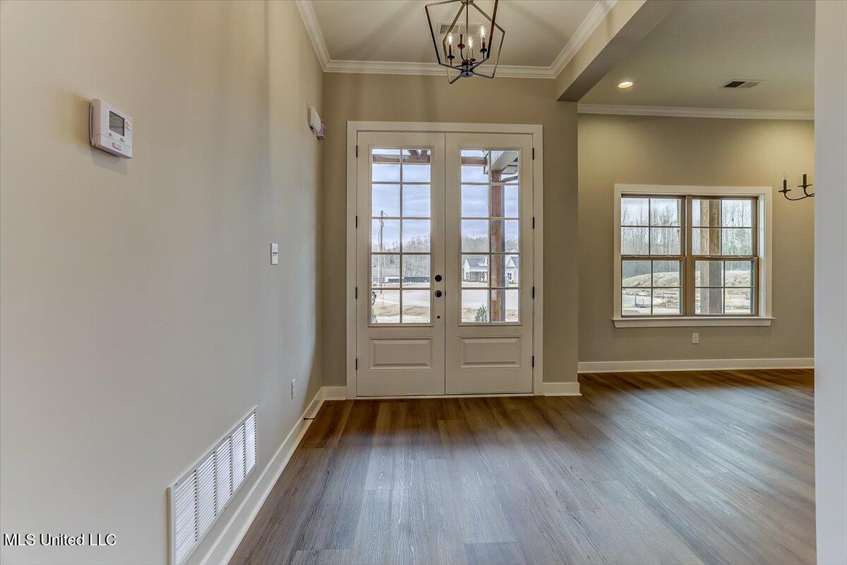 9072 Treadway Creek Drive Property Photo 5