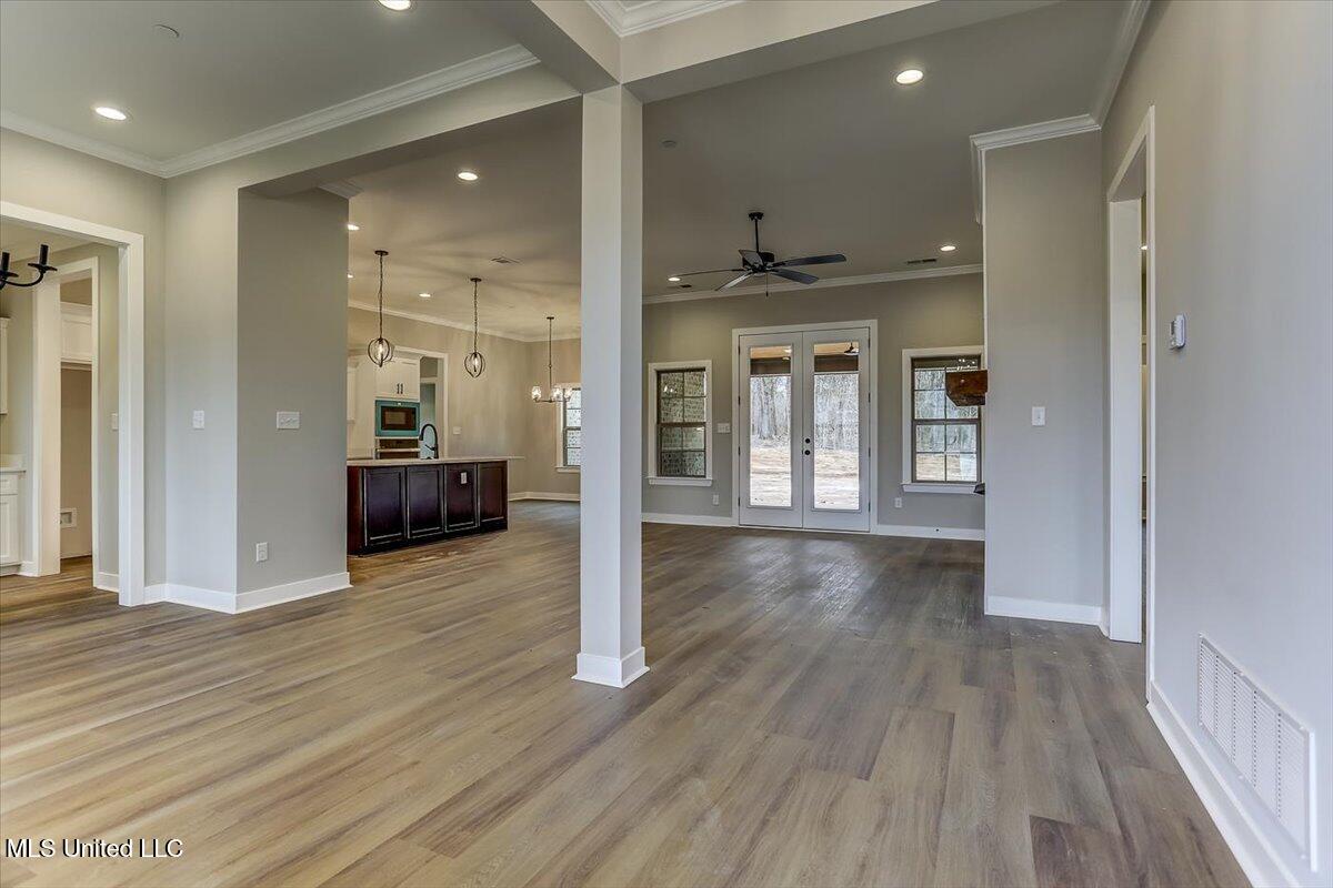 9072 Treadway Creek Drive Property Photo 6