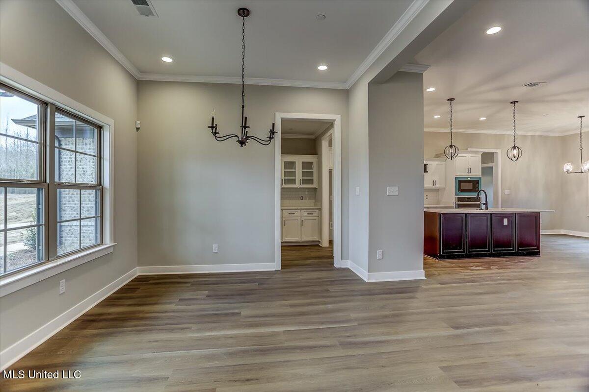 9072 Treadway Creek Drive Property Photo 7