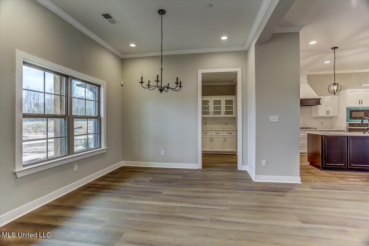 9072 Treadway Creek Drive Property Photo 8