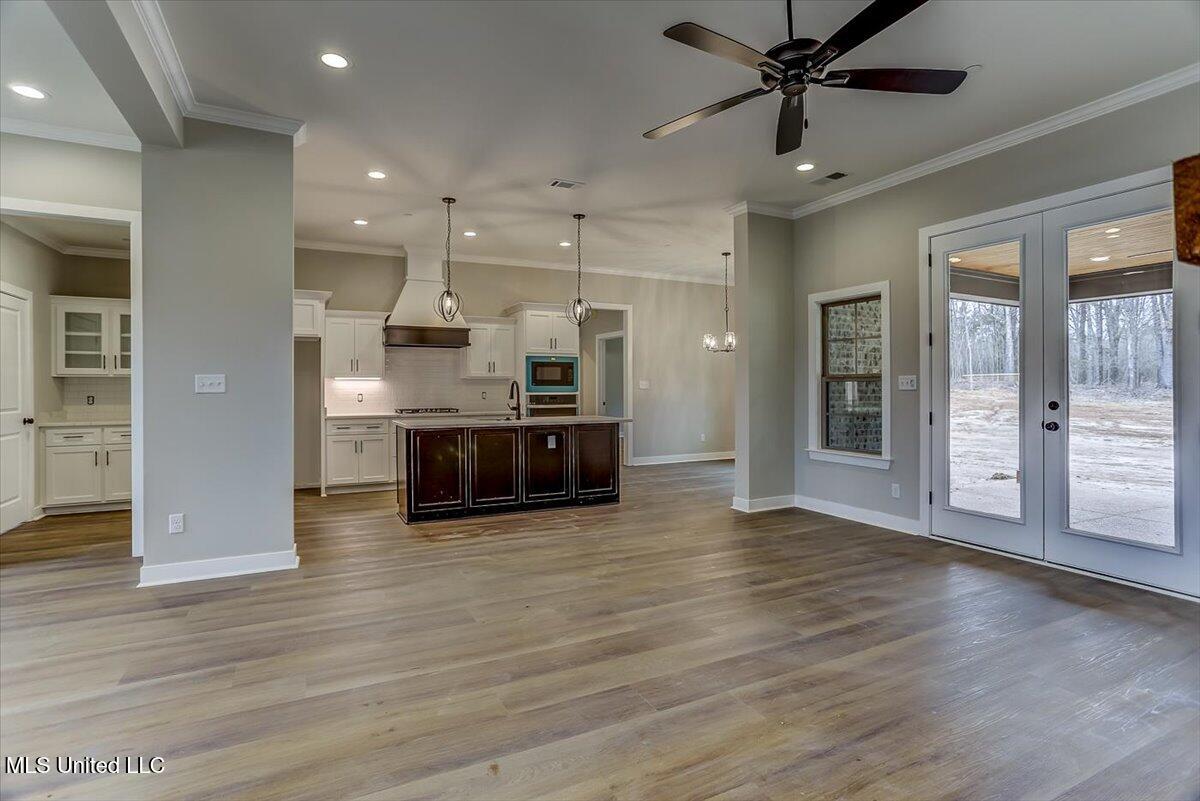 9072 Treadway Creek Drive Property Photo 9