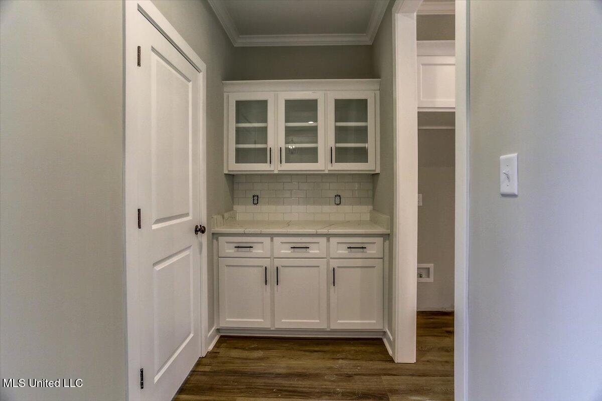 9072 Treadway Creek Drive Property Photo 14