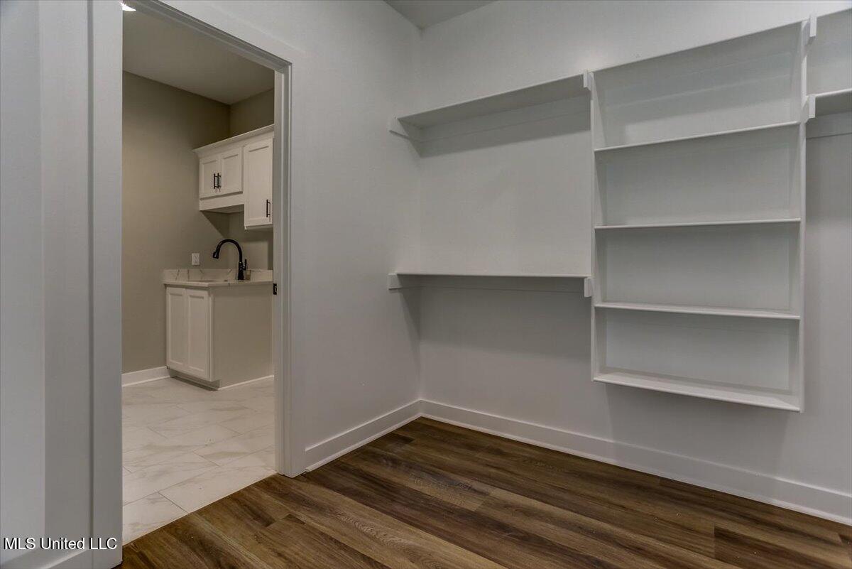 9072 Treadway Creek Drive Property Photo 30