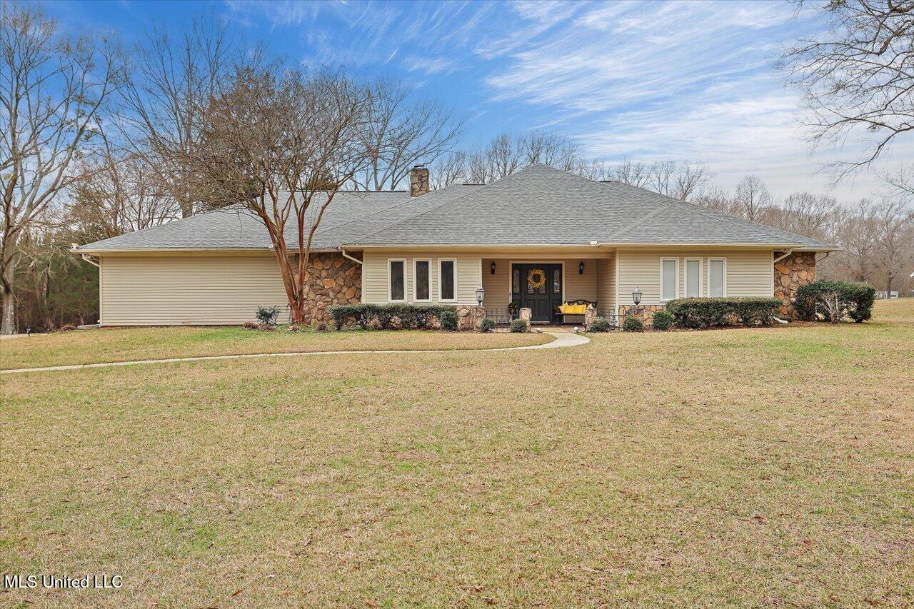 105 Lauren Lane Property Photo 1