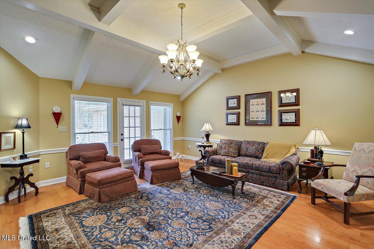 105 Lauren Lane Property Photo 6