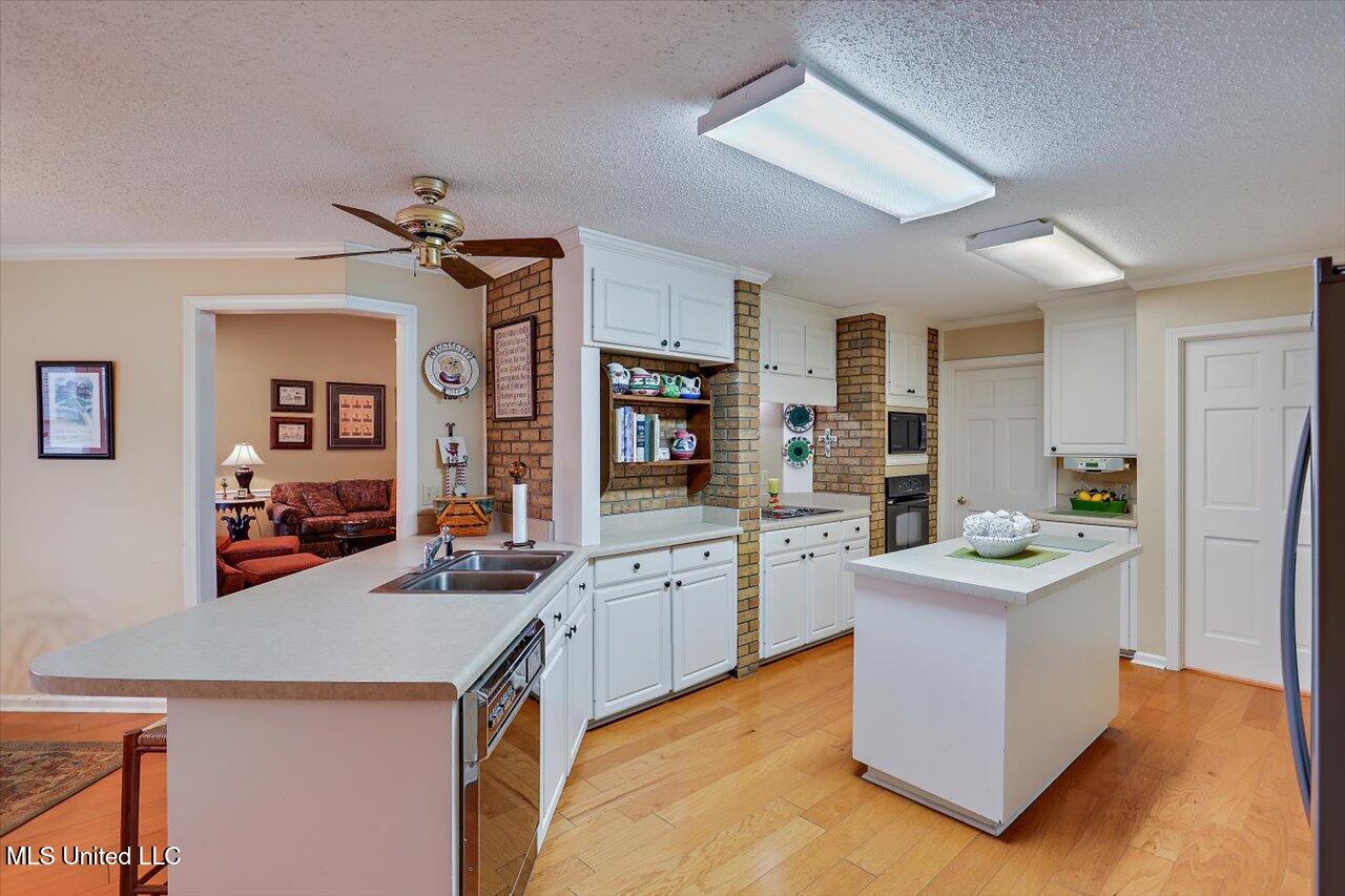 105 Lauren Lane Property Photo 7