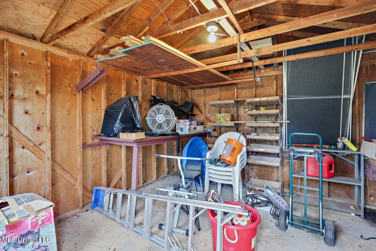 105 Lauren Lane Property Photo 36