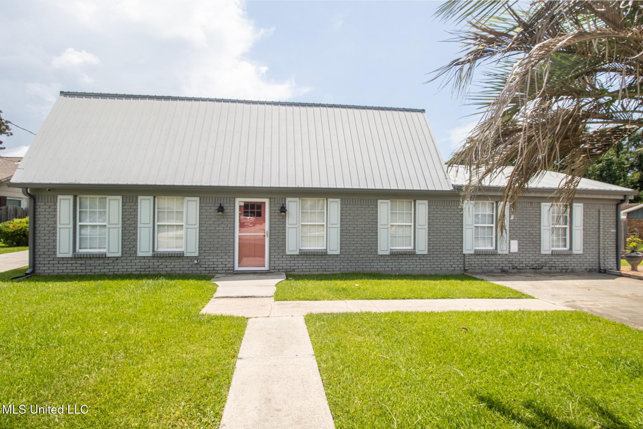 108 Boggs Circle Property Photo 1