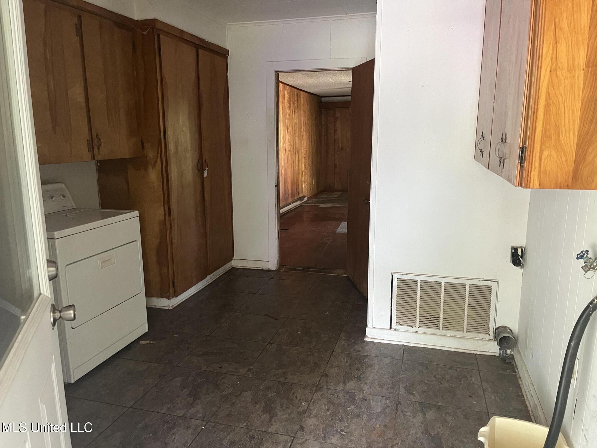 517 W Washington Street Property Photo 3