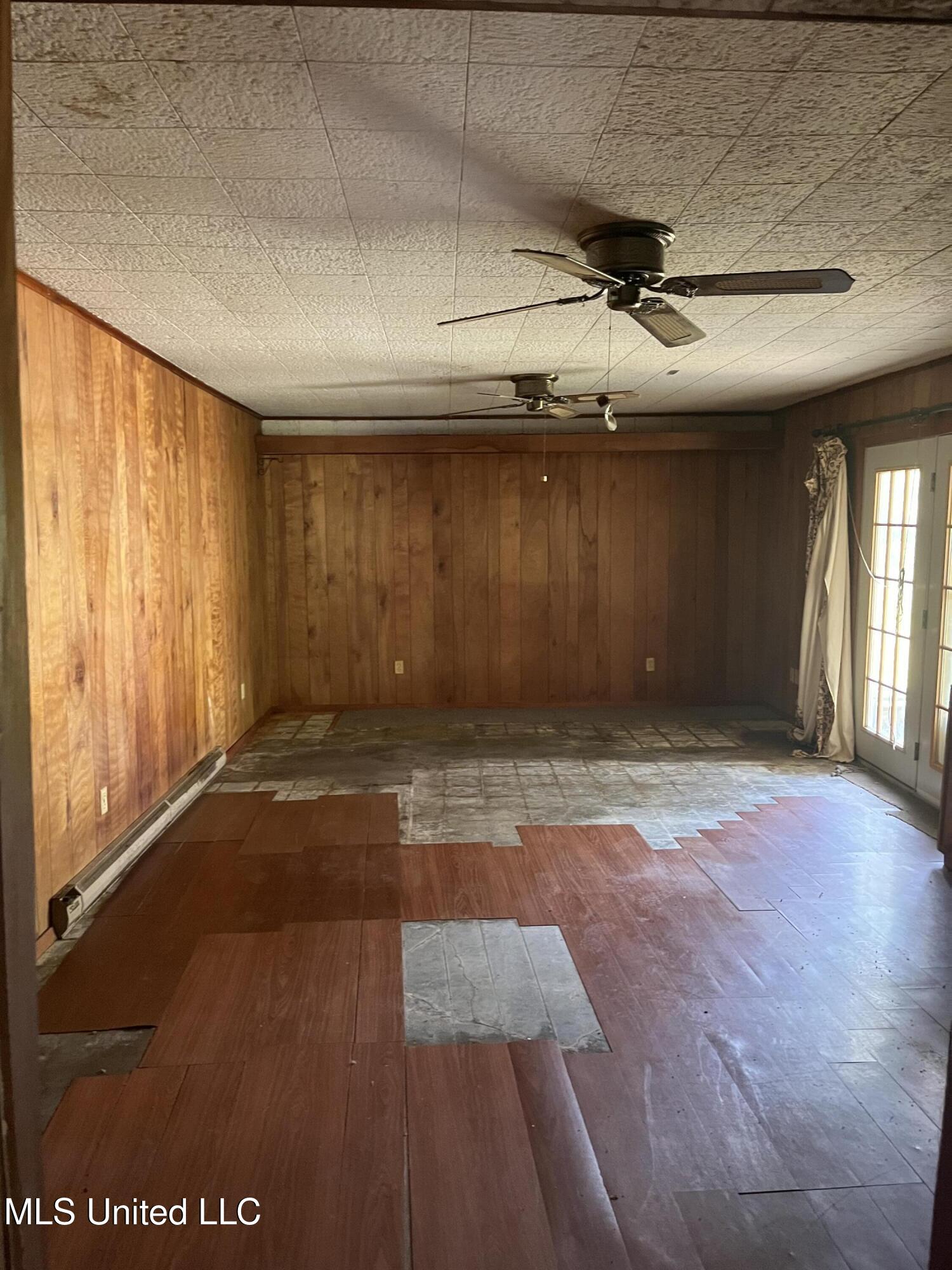 517 W Washington Street Property Photo 4