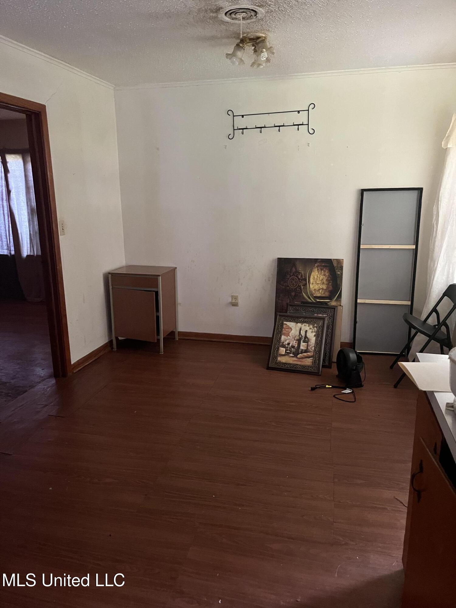 517 W Washington Street Property Photo 6