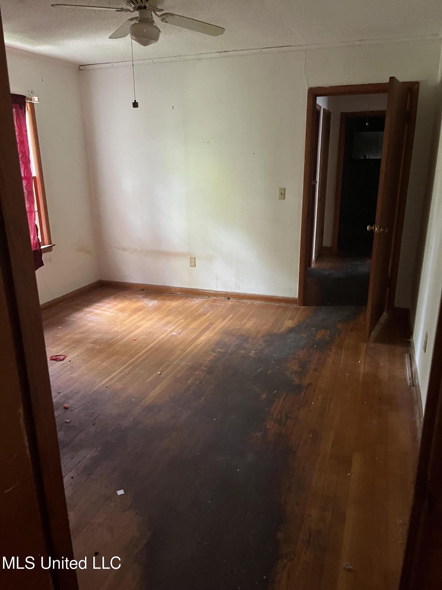 517 W Washington Street Property Photo 7