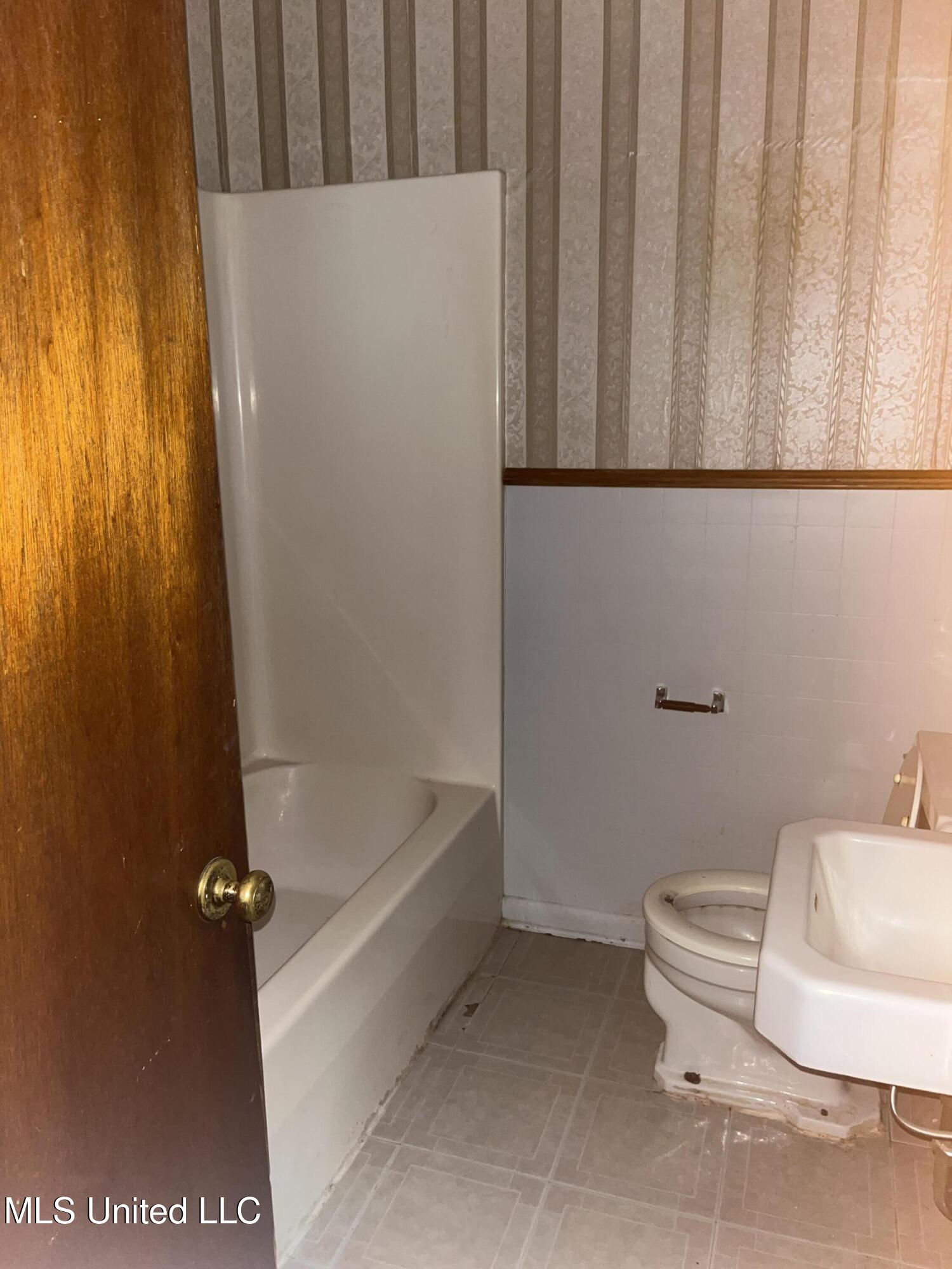 517 W Washington Street Property Photo 9