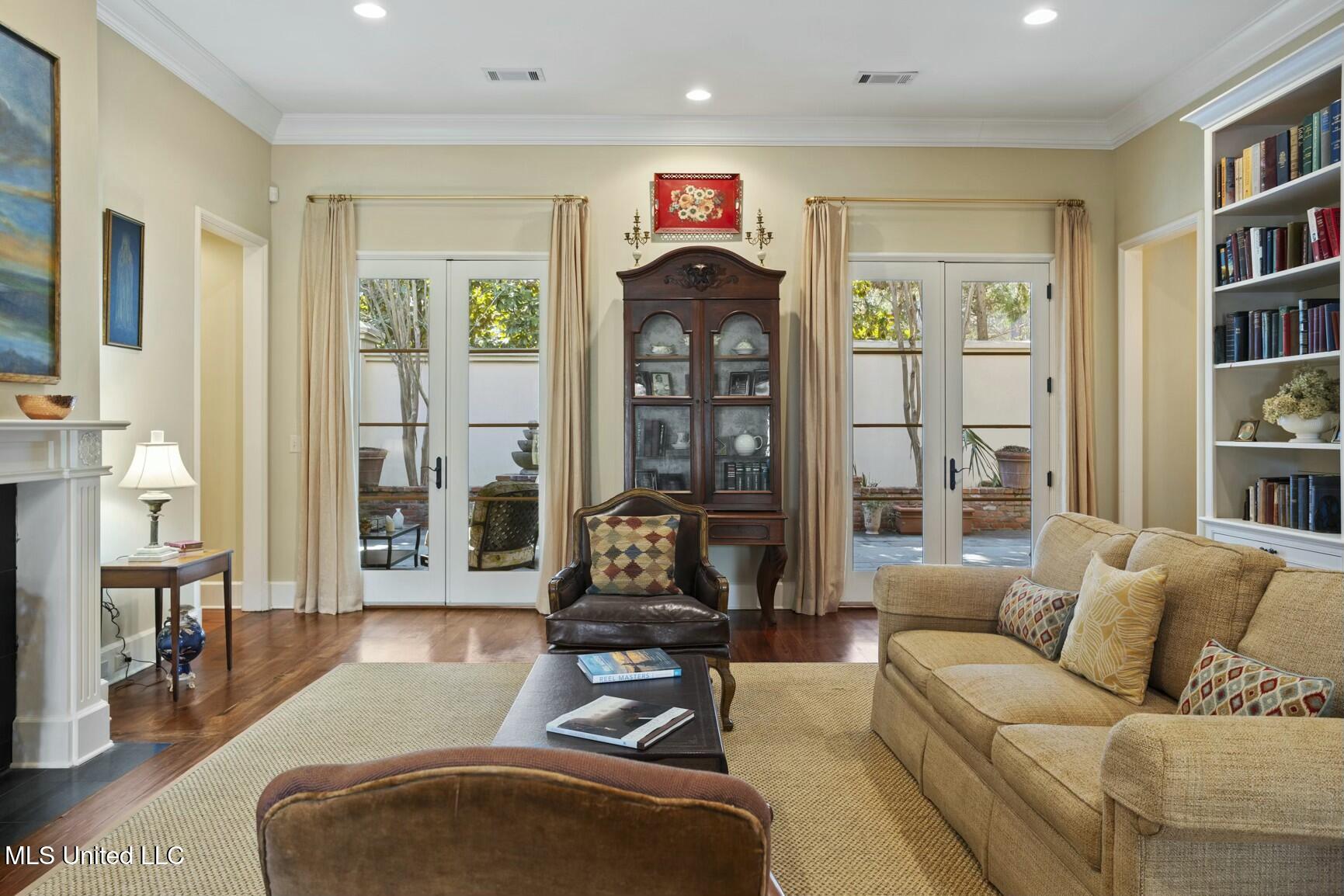 5 Pecan Tree Place Property Photo 8