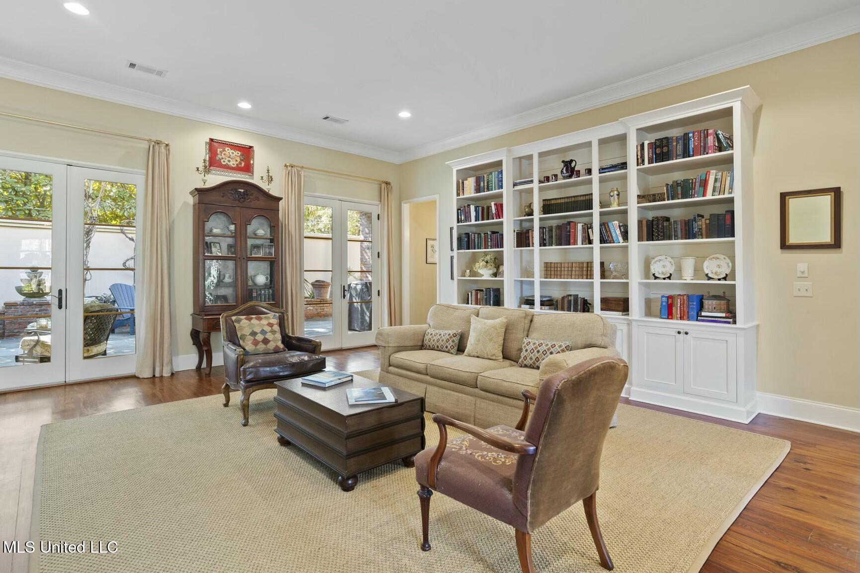 5 Pecan Tree Place Property Photo 9