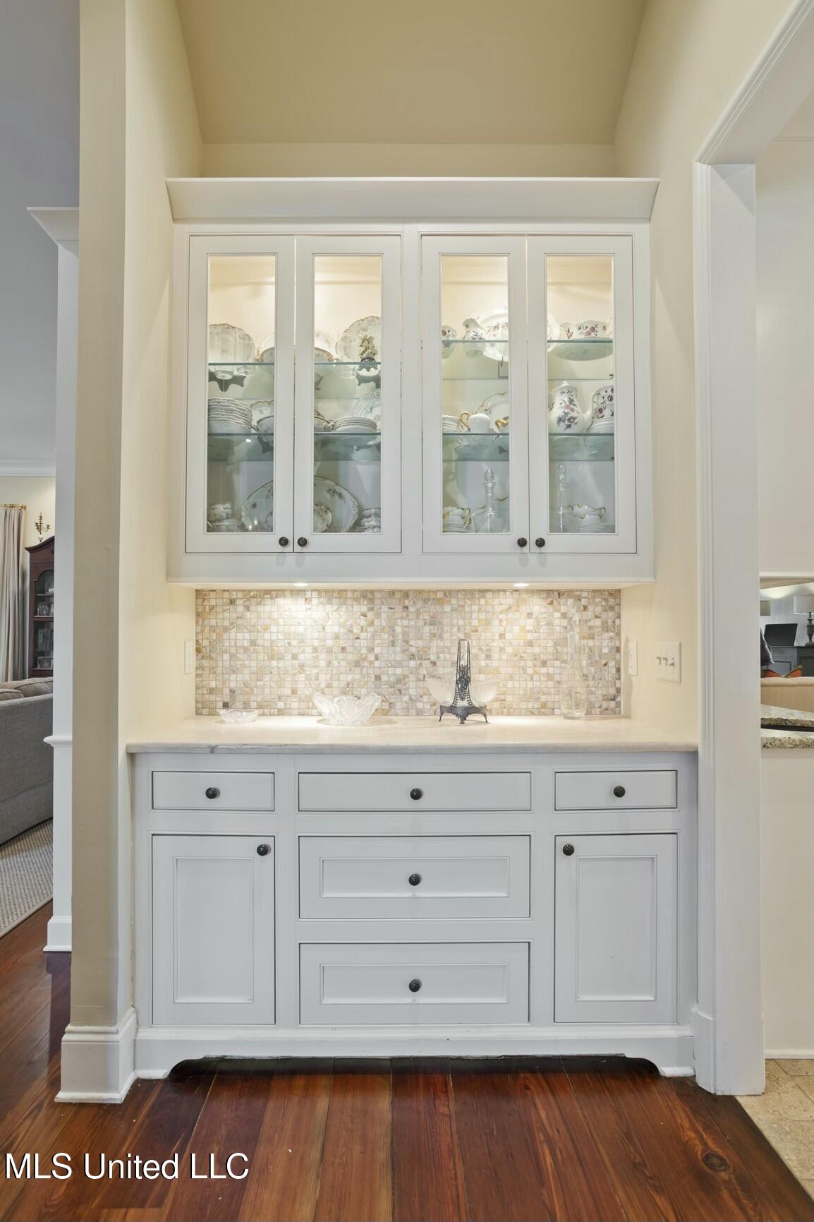 5 Pecan Tree Place Property Photo 10