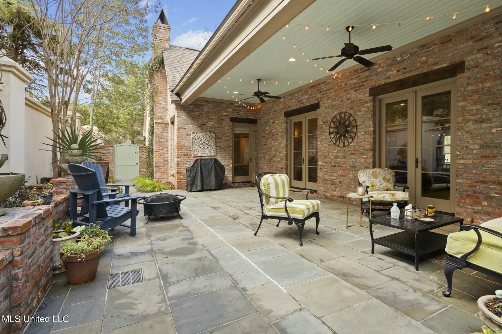 5 Pecan Tree Place Property Photo 40