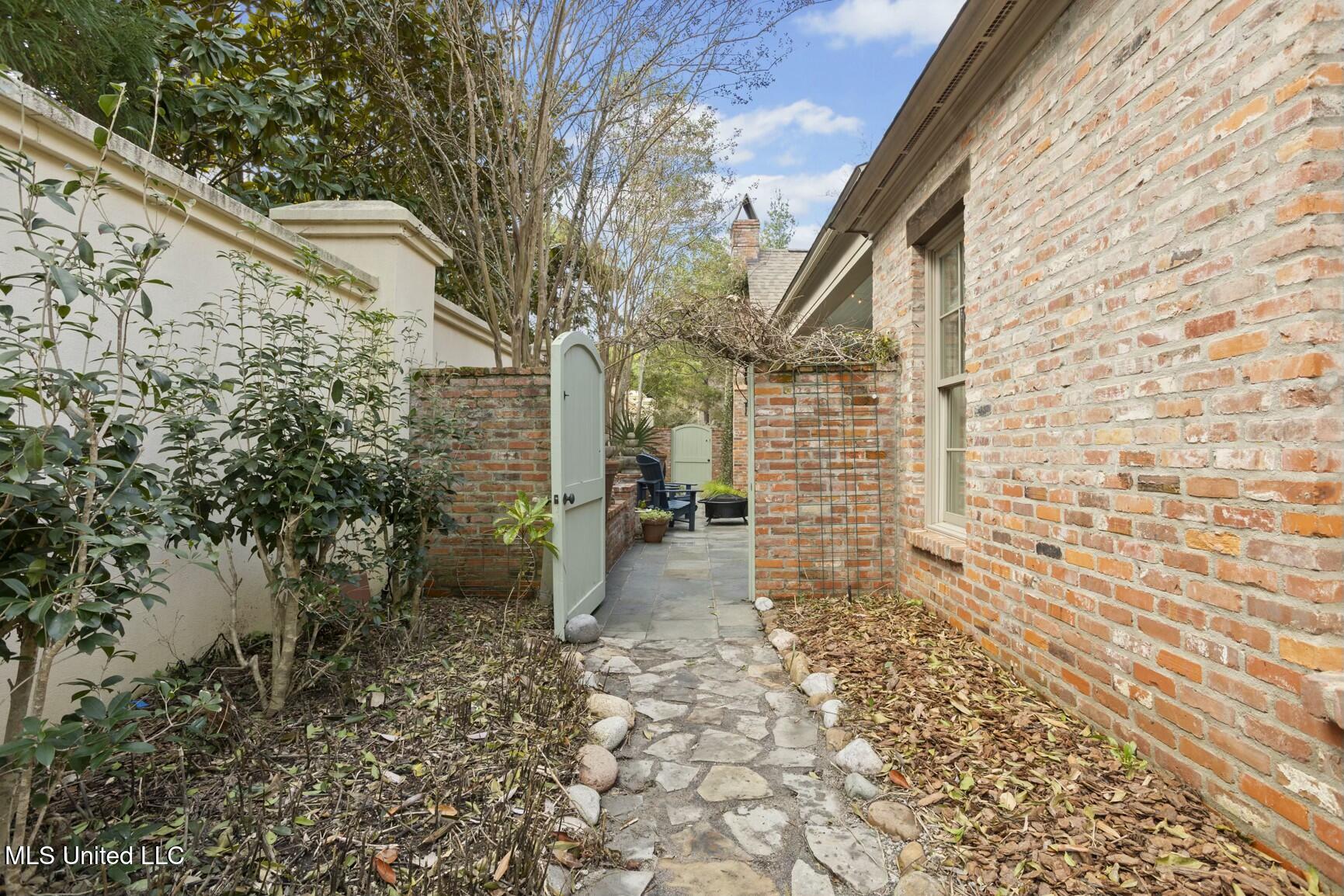 5 Pecan Tree Place Property Photo 48