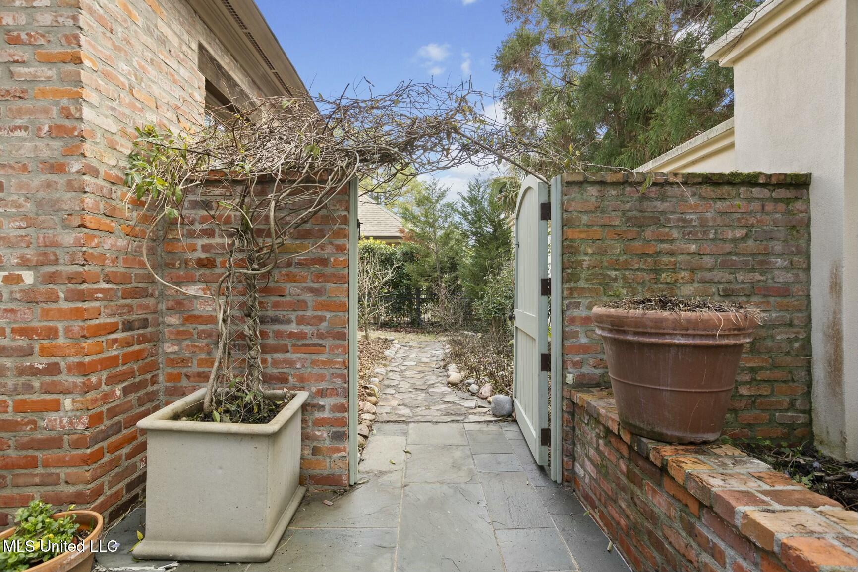 5 Pecan Tree Place Property Photo 49