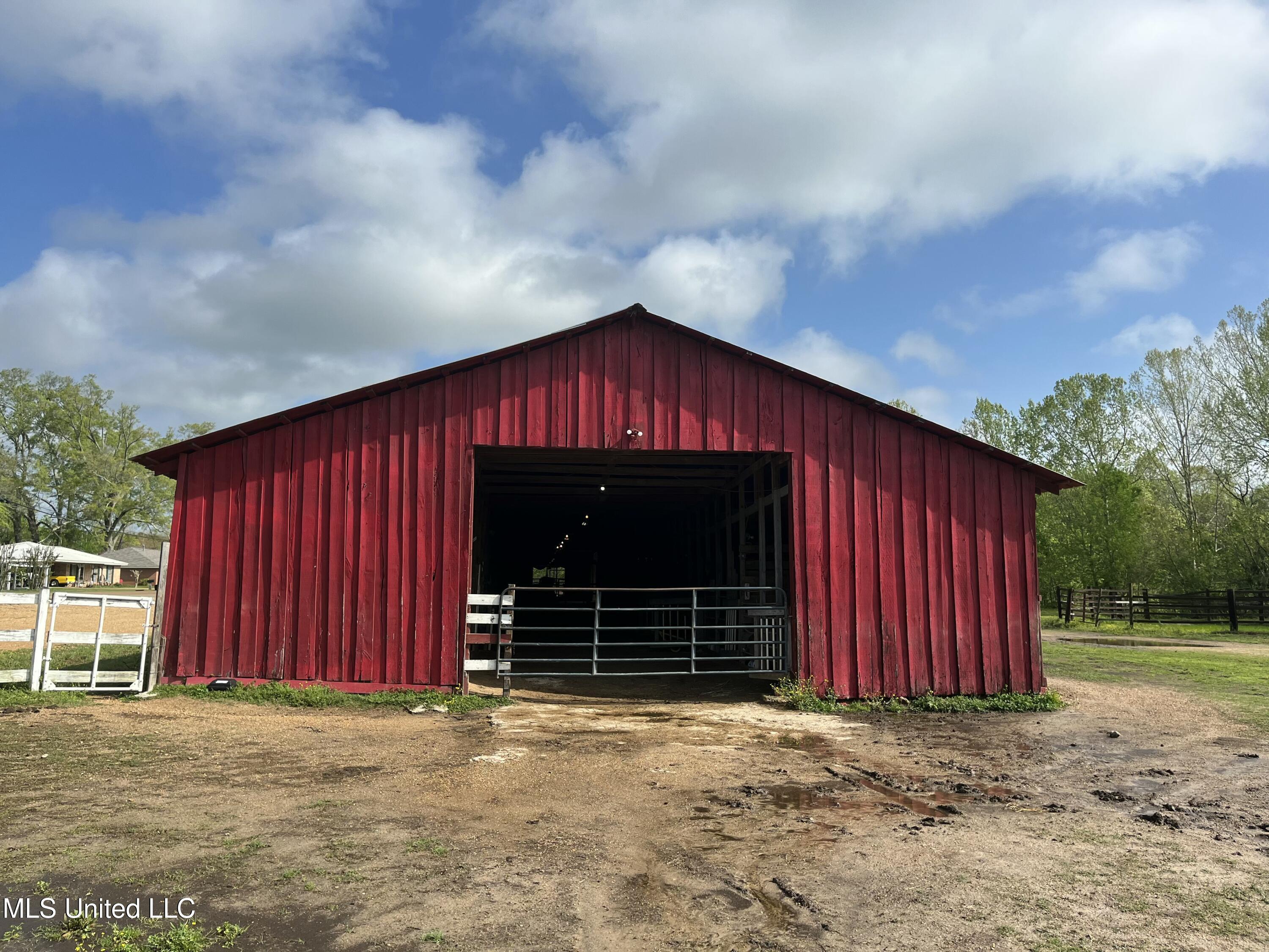 3816 Henderson Road Property Photo 13