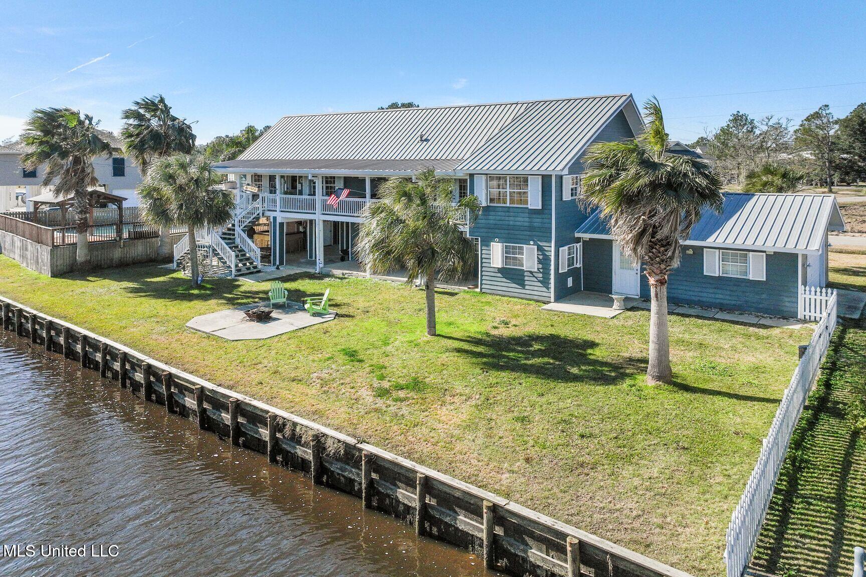 10000 New York Street Property Photo 1