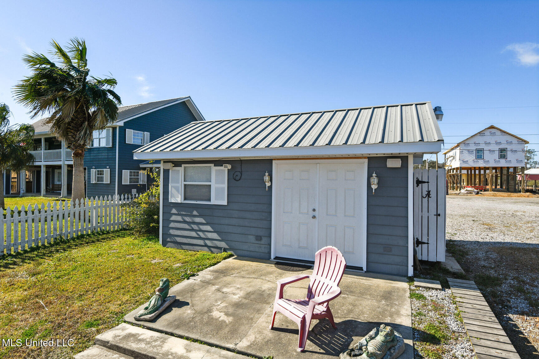 10000 New York Street Property Photo 3