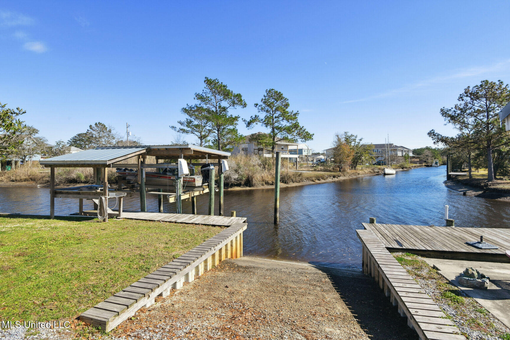 10000 New York Street Property Photo 4