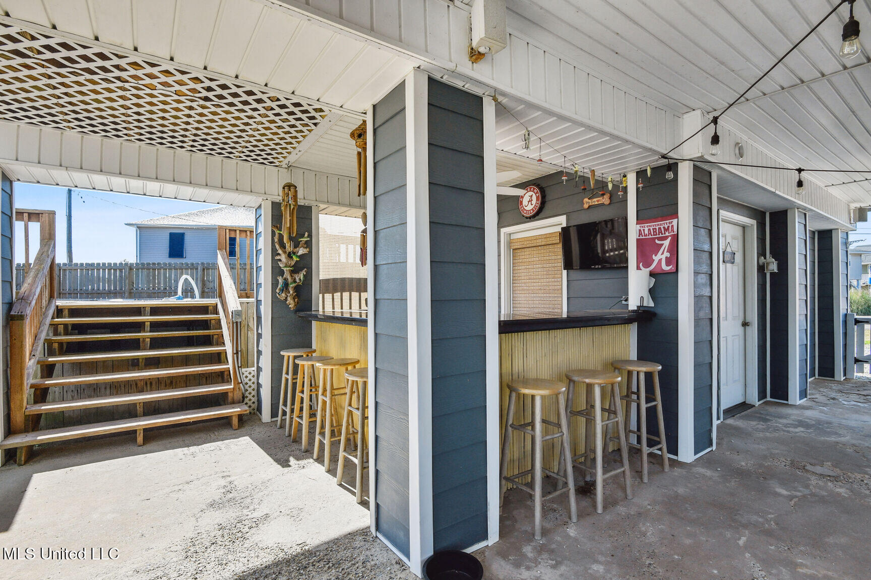 10000 New York Street Property Photo 5