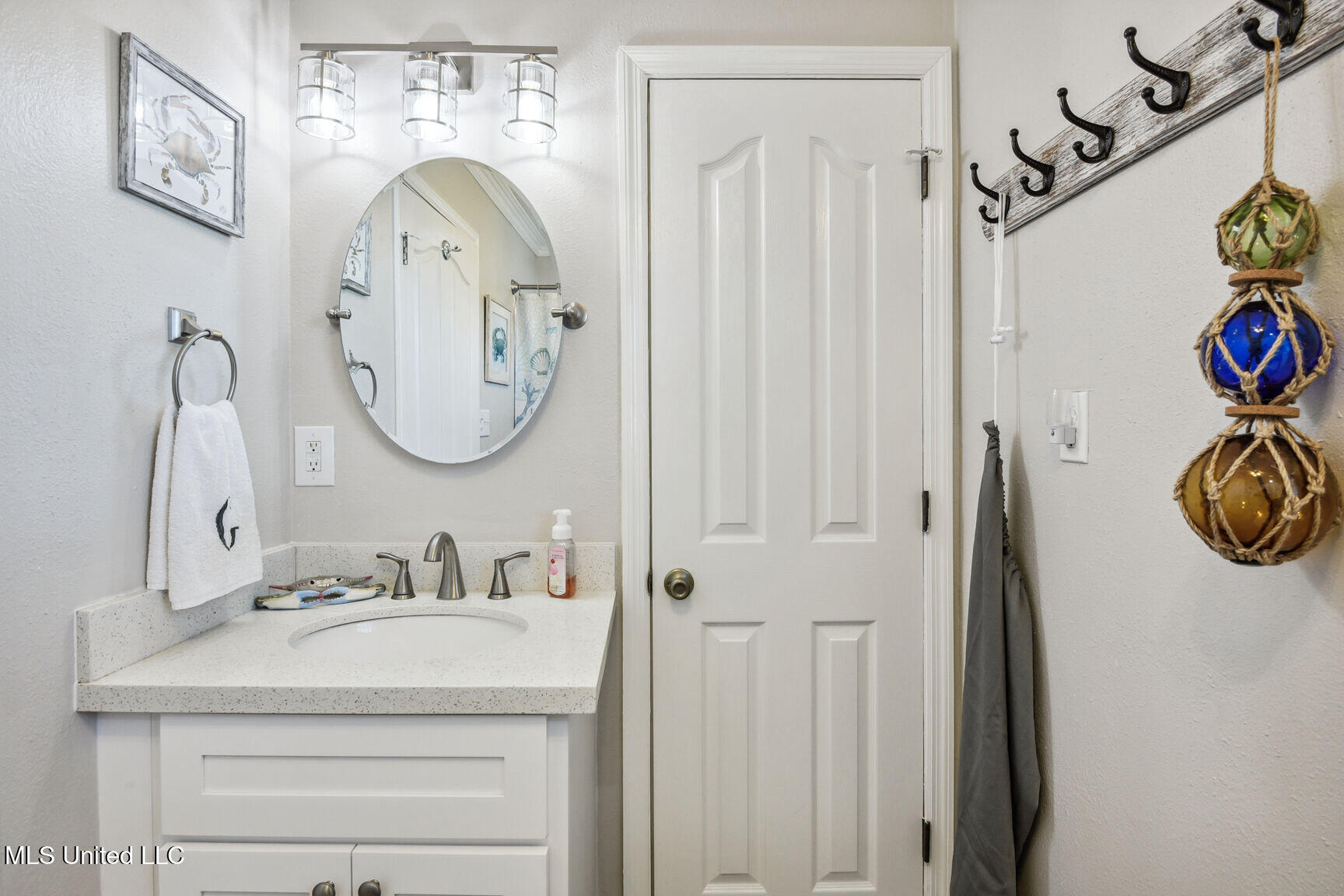 10000 New York Street Property Photo 12