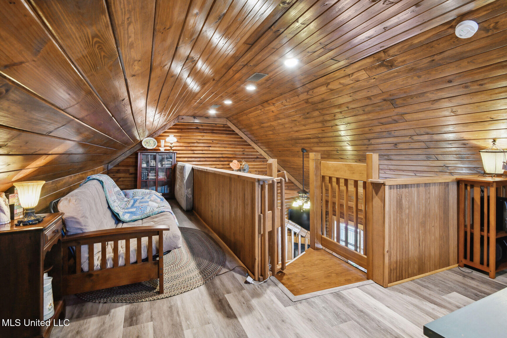 10000 New York Street Property Photo 14