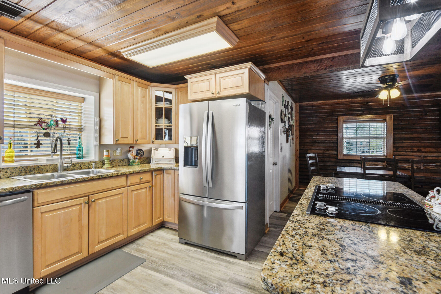 10000 New York Street Property Photo 15