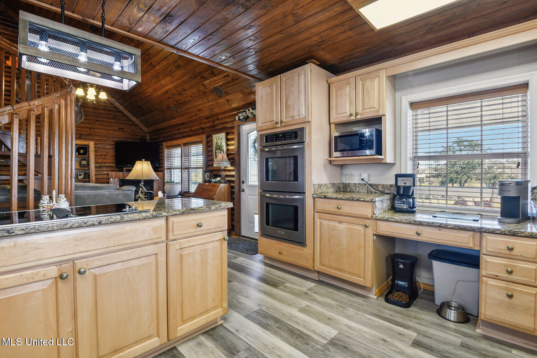 10000 New York Street Property Photo 16