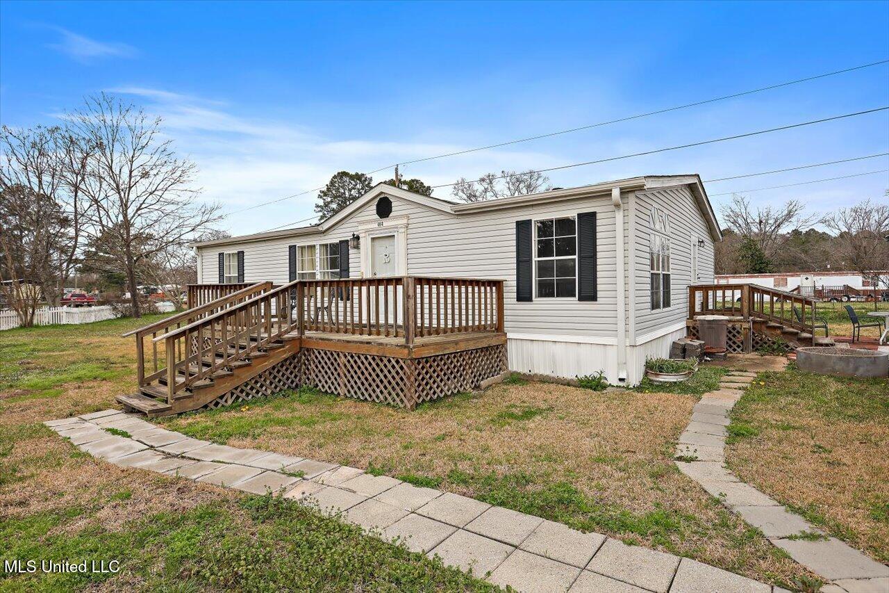 404 Southgate Drive Property Photo 2