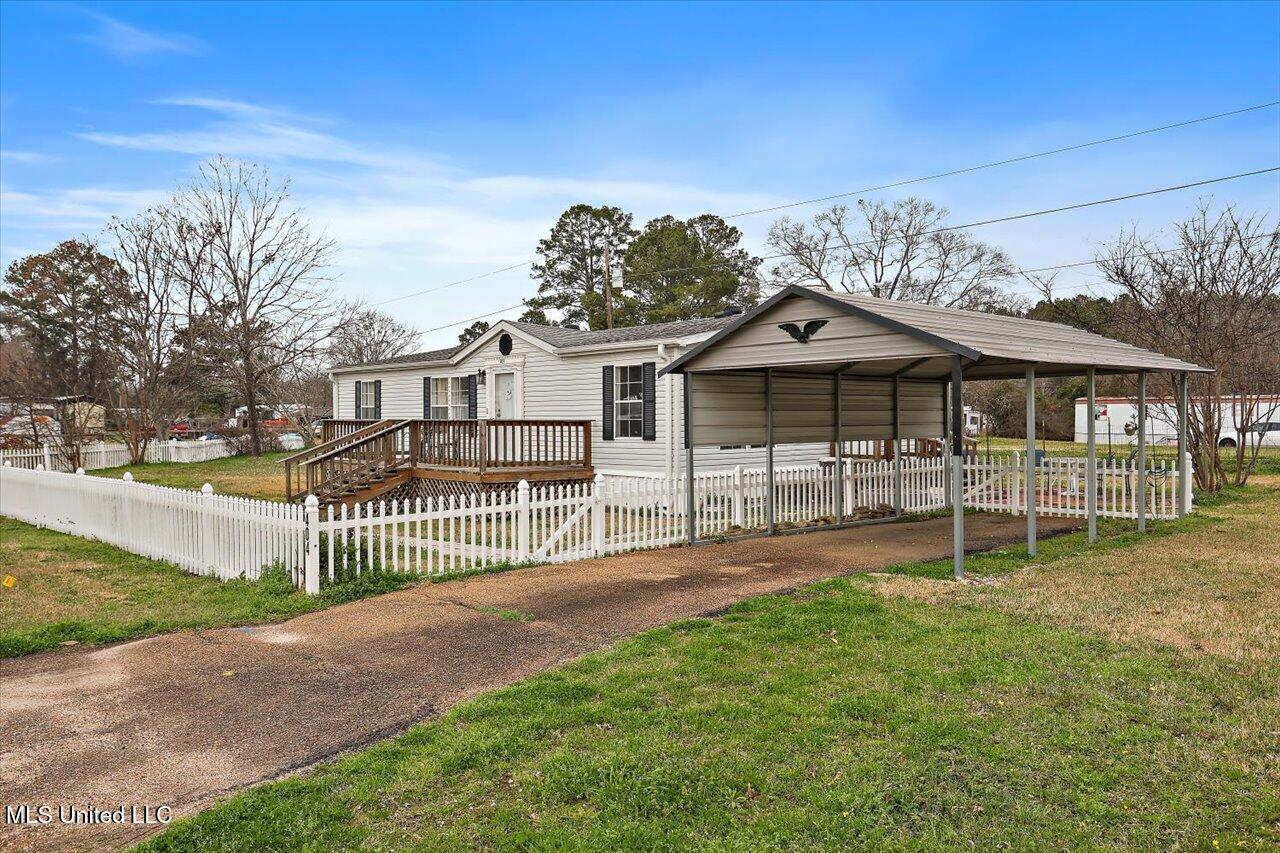 404 Southgate Drive Property Photo 3