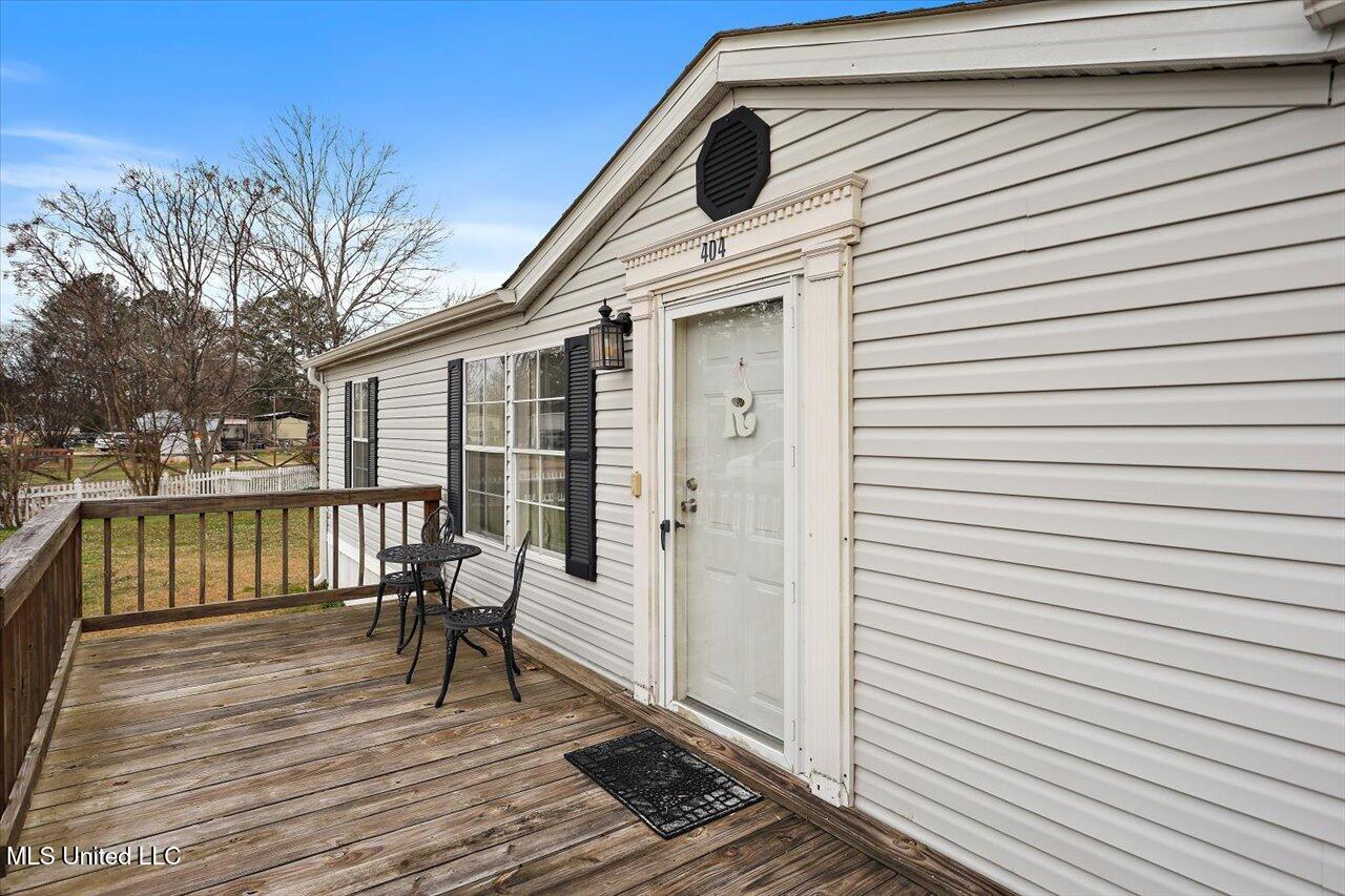 404 Southgate Drive Property Photo 4