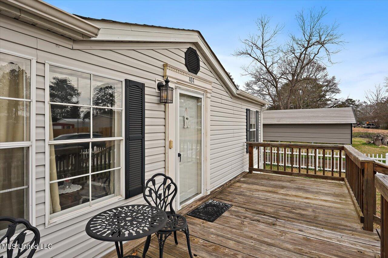 404 Southgate Drive Property Photo 5