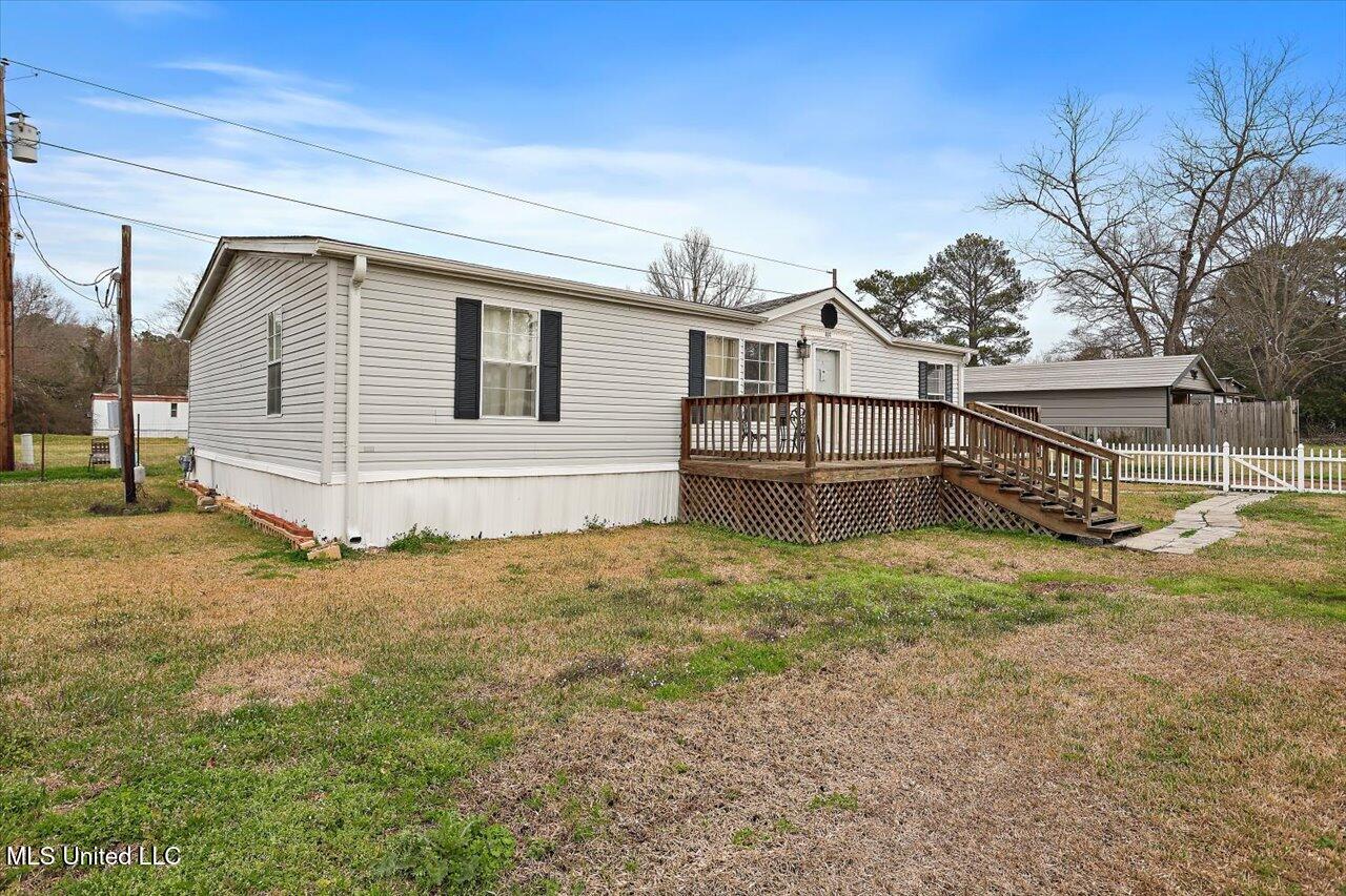 404 Southgate Drive Property Photo 6