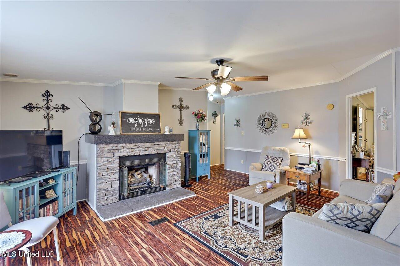 404 Southgate Drive Property Photo 7