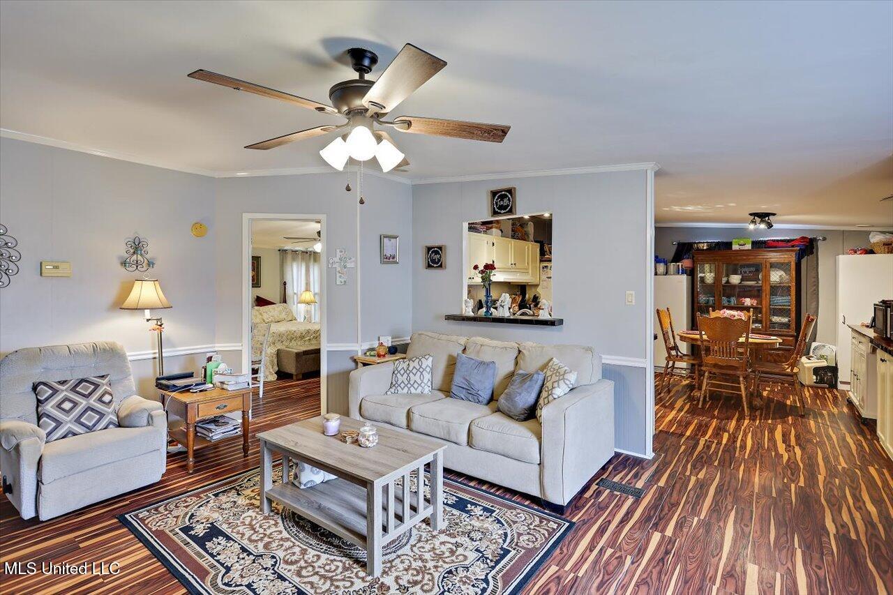 404 Southgate Drive Property Photo 8